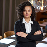 HELLEN SILVESTRE Pós-graduada em Direito Tributário e Finanças Públicas pelo Instituto Brasileiro de Ensino, Desenvolvimento e Pesquisa (IDP). Bacharel em Direito pela Universidade de Brasília (UnB).