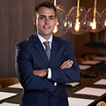 MARCELO NEVES Bacharel em Direito pela Pontifícia Universidade Católica do Rio de Janeiro (PUC-RJ).